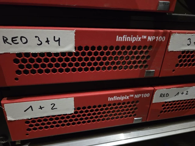 It-flightcase met div it wo barco's infinipix nm100 + np100 - afbeelding 14 van  18