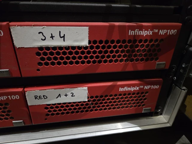 It-flightcase met div it wo barco's infinipix nm100 + np100 - afbeelding 15 van  18