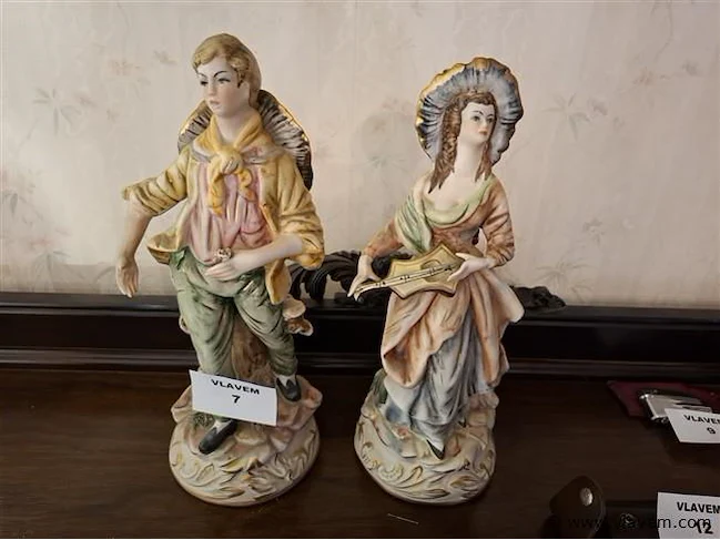 Totale inboedel: wo. kaders, meubelen, glaswerk, taxidermie, antiek, verzamelobjecten, militaria, gereedschap enz.