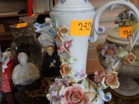 Italiaanse vaas met bloemenmotief - afbeelding 1 van  1