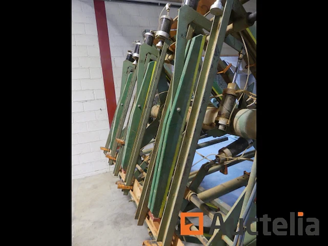 Italpresse 3-positie pneumatische paneellijmcarrousel - afbeelding 10 van  11