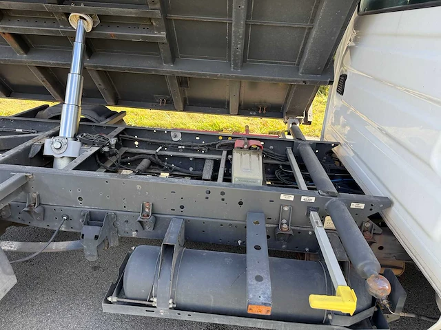Iveco - 2018 - 35s14n - 3-kant kipper - personenauto - afbeelding 2 van  41