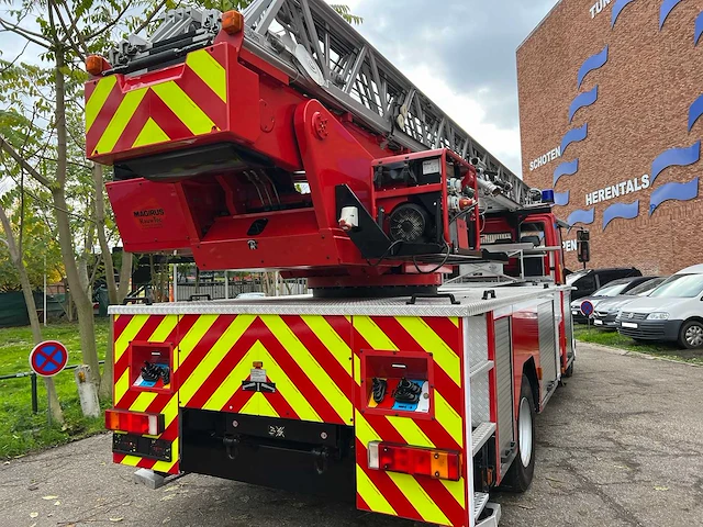 Iveco - eurofire - fire fighting trucks - afbeelding 4 van  64