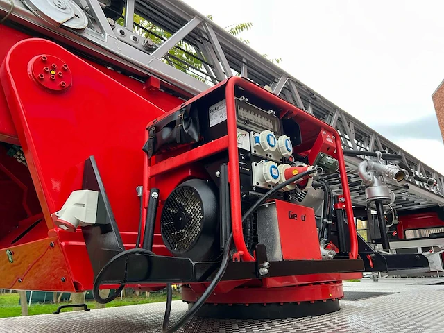 Iveco - eurofire - fire fighting trucks - afbeelding 6 van  64