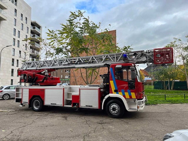 Iveco - eurofire - fire fighting trucks - afbeelding 13 van  64