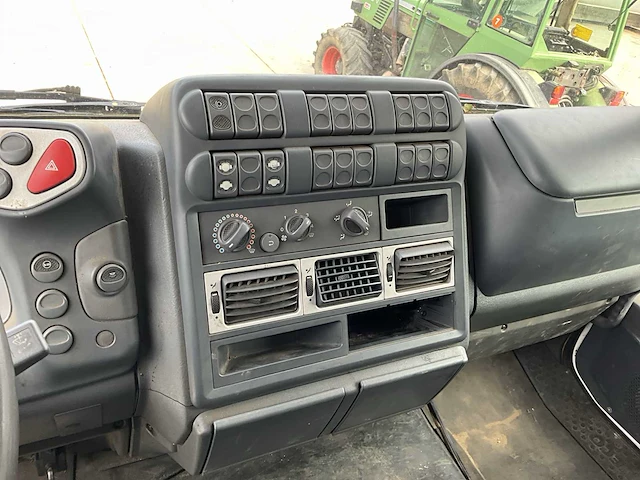 Iveco 120e18 vrachtwagen - afbeelding 2 van  31