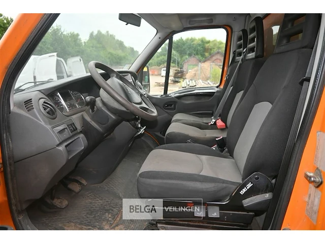 Iveco daily lichte vrachtwagen - afbeelding 9 van  17