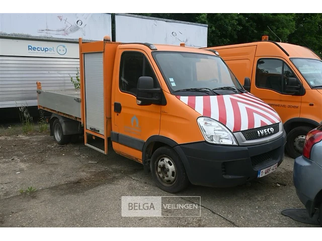 Iveco daily lichte vrachtwagen - afbeelding 1 van  17