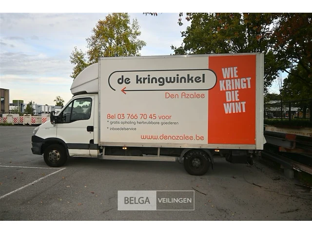 Iveco lichte vrachtwagen met dhollandia laadklep - afbeelding 7 van  20