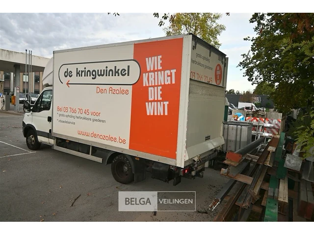 Iveco lichte vrachtwagen met dhollandia laadklep - afbeelding 8 van  20
