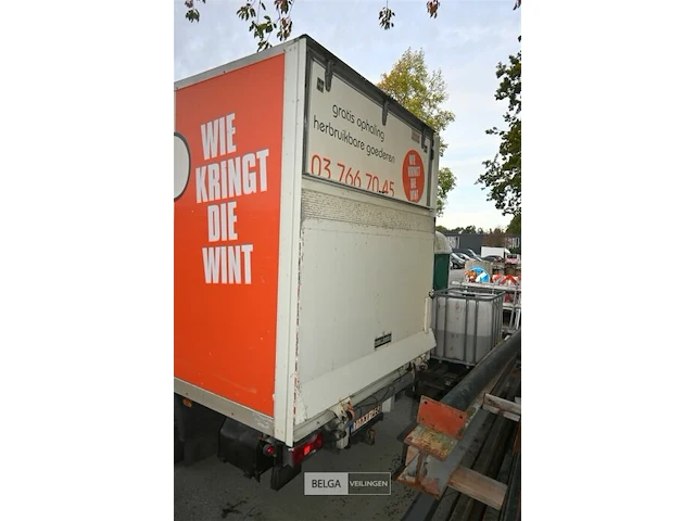 Iveco lichte vrachtwagen met dhollandia laadklep - afbeelding 9 van  20