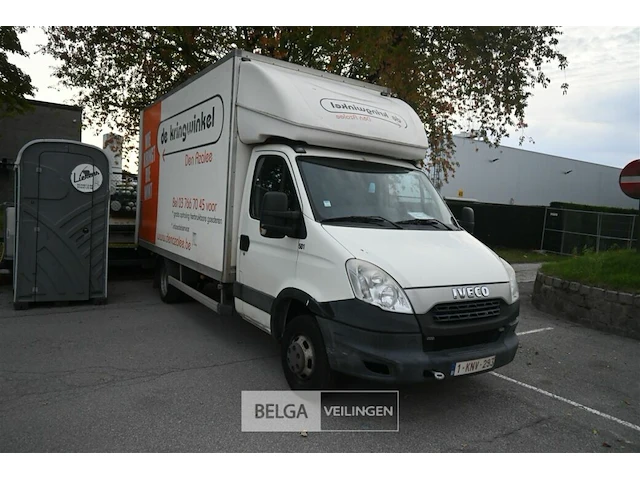 Iveco lichte vrachtwagen met dhollandia laadklep - afbeelding 1 van  20