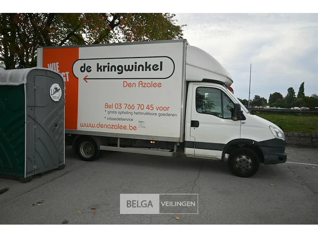 Iveco lichte vrachtwagen met dhollandia laadklep - afbeelding 12 van  20