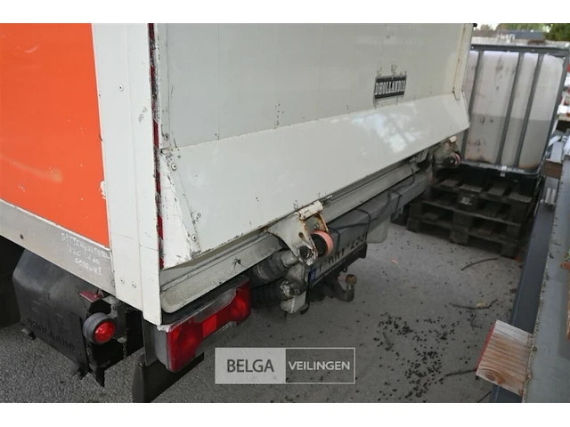 Iveco lichte vrachtwagen met dhollandia laadklep - afbeelding 14 van  20
