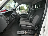 Iveco lichte vrachtwagen met dhollandia laadklep - afbeelding 16 van  20