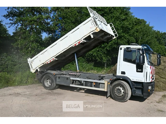 Iveco vrachtwagen met 3-zijdige kipper - afbeelding 18 van  26