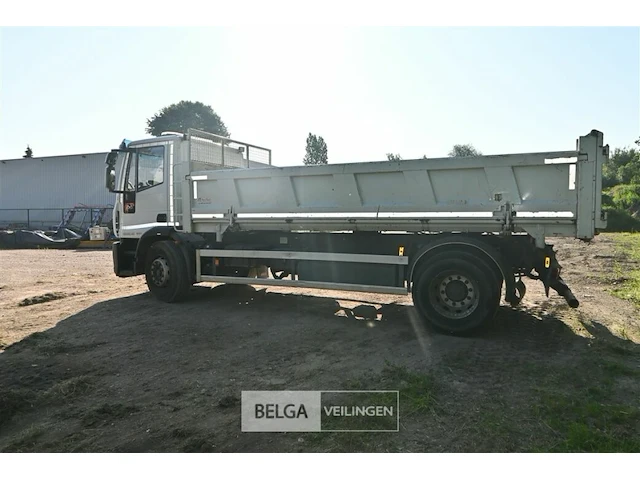 Iveco vrachtwagen met 3-zijdige kipper - afbeelding 12 van  26