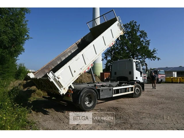 Iveco vrachtwagen met 3-zijdige kipper - afbeelding 20 van  26