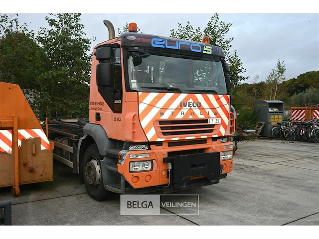 Iveco vrachtwagen met haakarm containersysteem - afbeelding 9 van  23