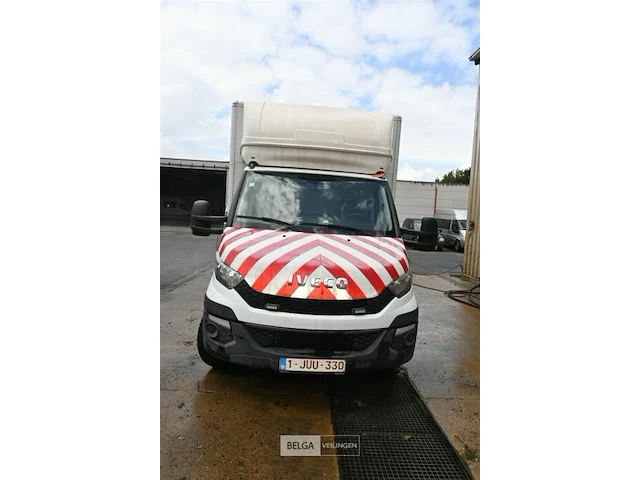 Iveco vrachtwagen met laadklep - afbeelding 5 van  28
