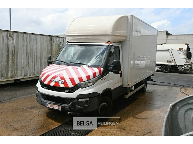 Iveco vrachtwagen met laadklep - afbeelding 1 van  28