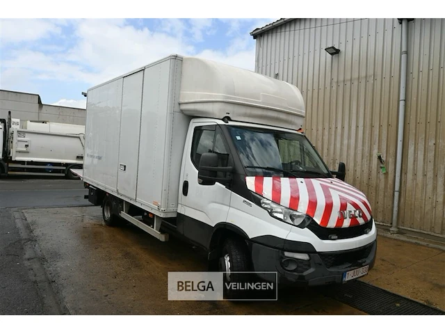 Iveco vrachtwagen met laadklep - afbeelding 15 van  28