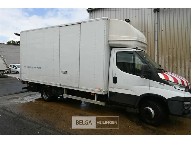 Iveco vrachtwagen met laadklep - afbeelding 16 van  28