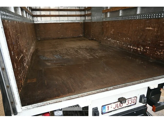Iveco vrachtwagen met laadklep - afbeelding 19 van  28