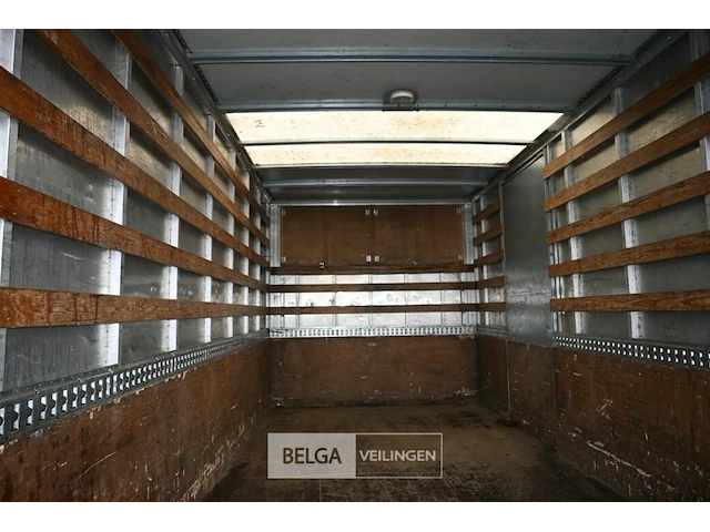Iveco vrachtwagen met laadklep - afbeelding 20 van  28