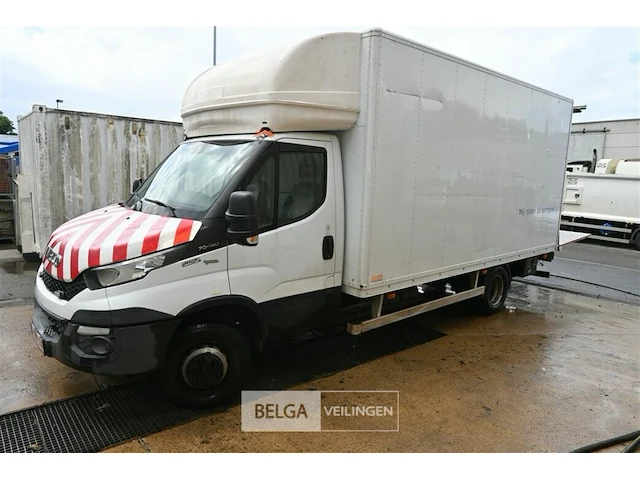 Iveco vrachtwagen met laadklep - afbeelding 12 van  28