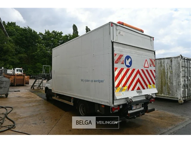 Iveco vrachtwagen met laadklep - afbeelding 25 van  28