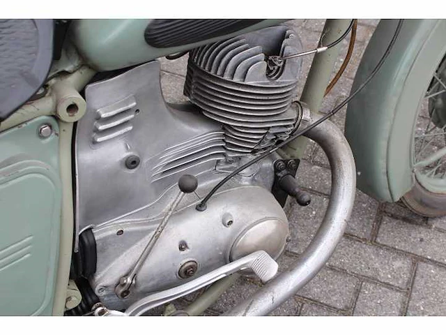 Izj - oldtimer - motorfiets - afbeelding 6 van  7