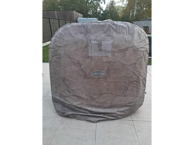 Jacuzzi bestway lay-z-spa 4 maand oud 4-6 pers ingbouwd filtersysteem(afhalen met afspraak - afbeelding 2 van  9