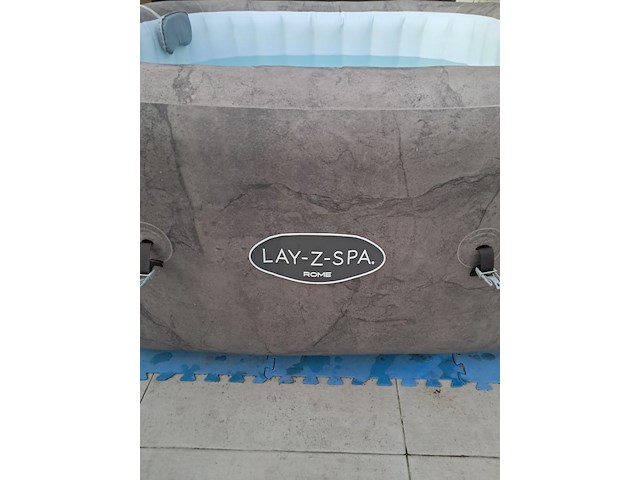 Jacuzzi bestway lay-z-spa 4 maand oud 4-6 pers ingbouwd filtersysteem(afhalen met afspraak - afbeelding 3 van  9
