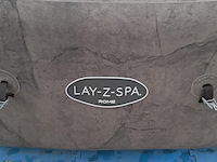Jacuzzi bestway lay-z-spa 4 maand oud 4-6 pers ingbouwd filtersysteem(afhalen met afspraak - afbeelding 3 van  9