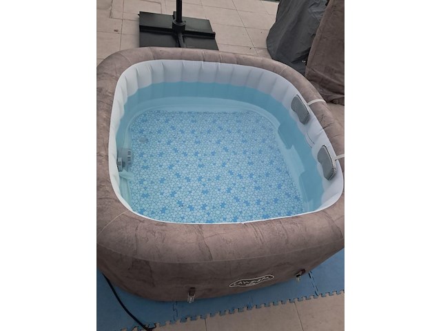 Jacuzzi bestway lay-z-spa 4 maand oud 4-6 pers ingbouwd filtersysteem(afhalen met afspraak - afbeelding 6 van  9