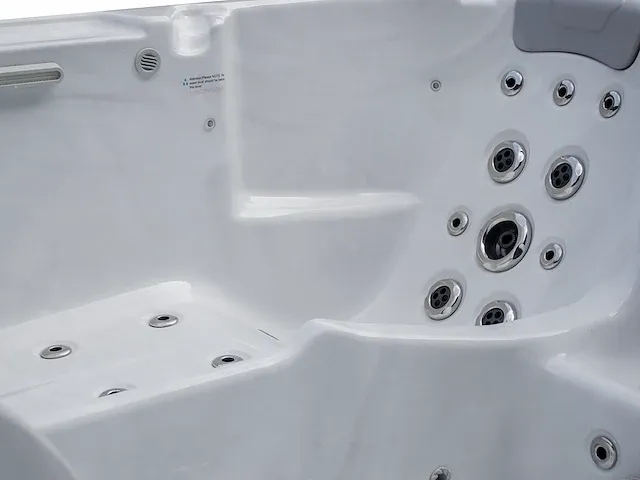 Jacuzzi - afbeelding 6 van  7