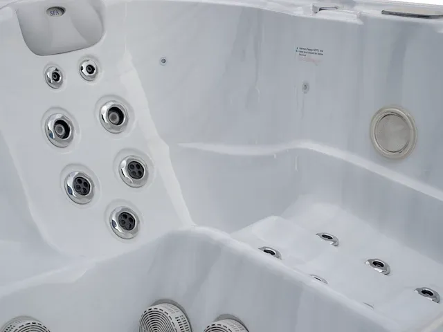 Jacuzzi - afbeelding 2 van  12