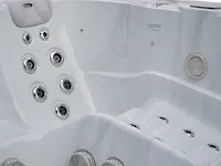 Jacuzzi - afbeelding 2 van  12