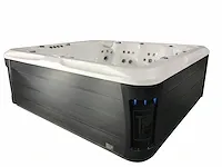 Jacuzzi - afbeelding 2 van  8