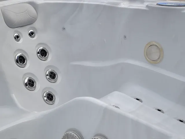 Jacuzzi - afbeelding 3 van  7