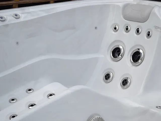 Jacuzzi - afbeelding 4 van  7