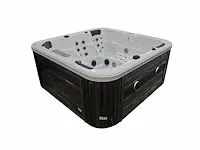 Jacuzzi