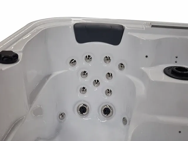 Jacuzzi - afbeelding 13 van  18