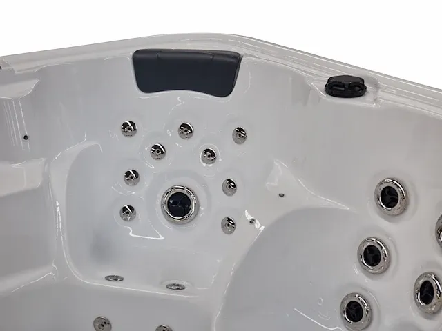 Jacuzzi - afbeelding 14 van  18