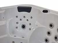 Jacuzzi - afbeelding 14 van  18