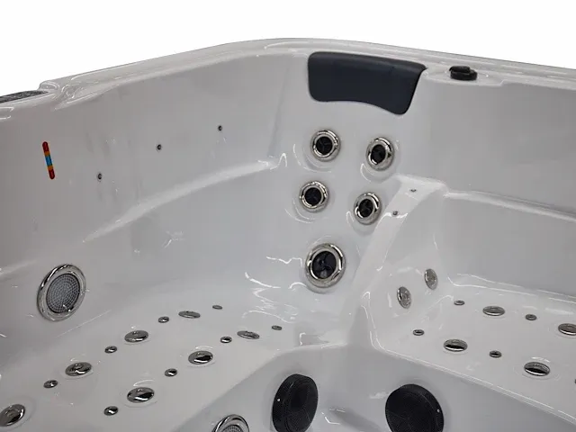 Jacuzzi - afbeelding 15 van  18