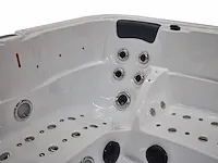 Jacuzzi - afbeelding 15 van  18