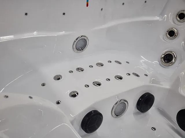 Jacuzzi - afbeelding 16 van  18