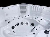 Jacuzzi - afbeelding 4 van  13